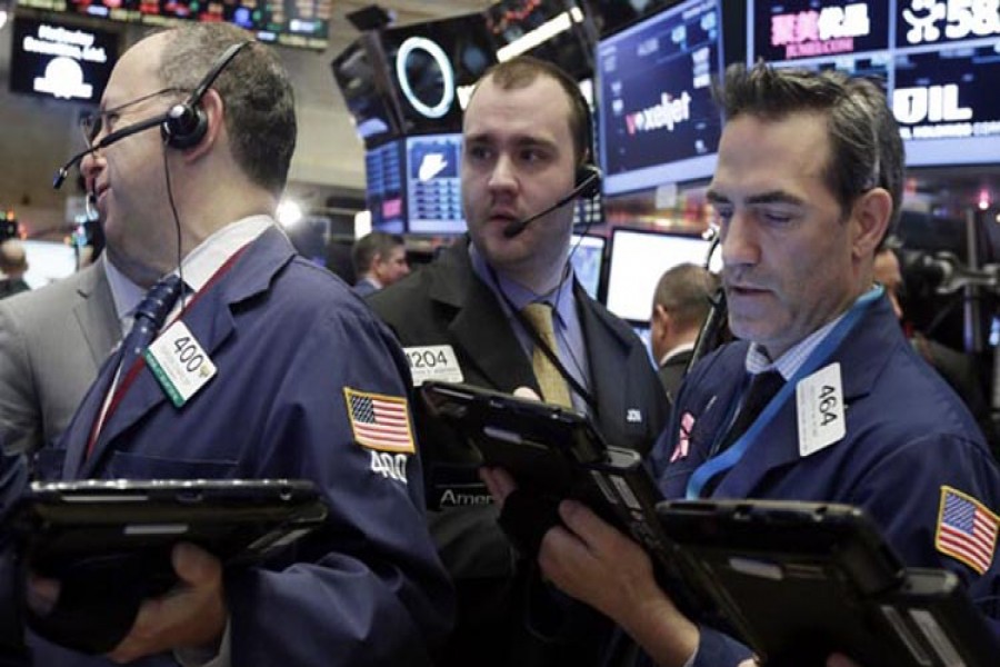 US stocks end flat; Netflix jumps