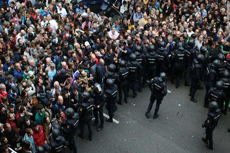 Catalan independence referendum in chaos