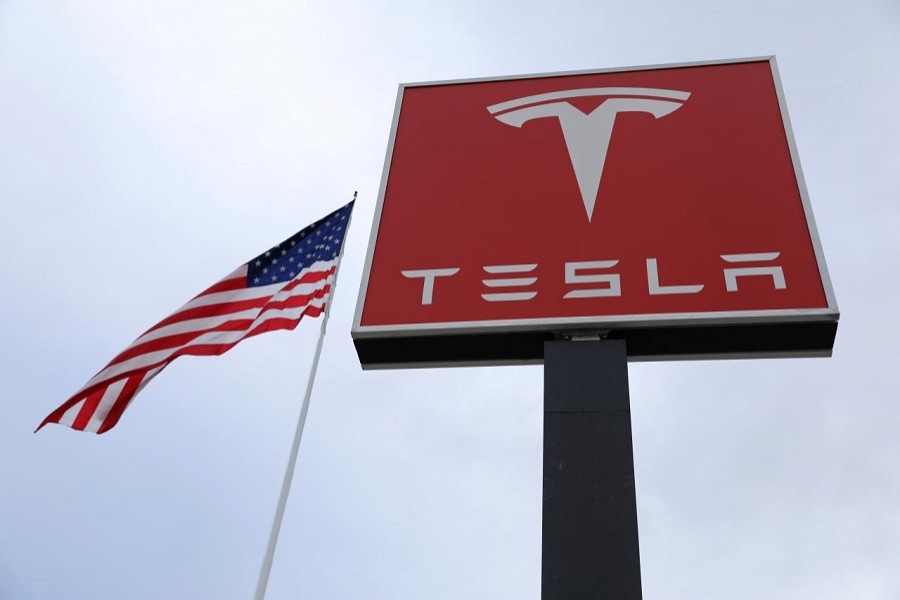 A Tesla charging station is seen in Salt Lake City, Utah, US September 28, 2017. Reuters