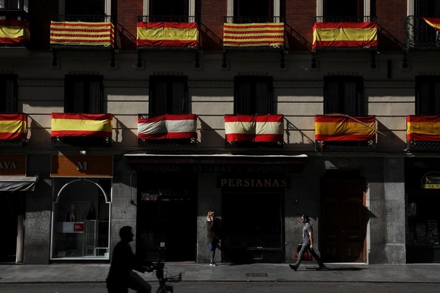 Spanish and Catalan flags hang from balconies in Madrid, Spain, October 20, 2017. Reuters/File Photo