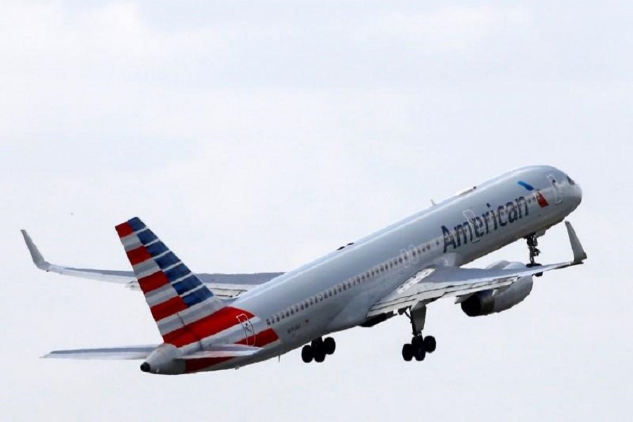 An American Airlines Boeing 757 aircraft takes off at the Charles de Gaulle airport in Roissy, France, Aug 9, 2016. Reuters/File Photo