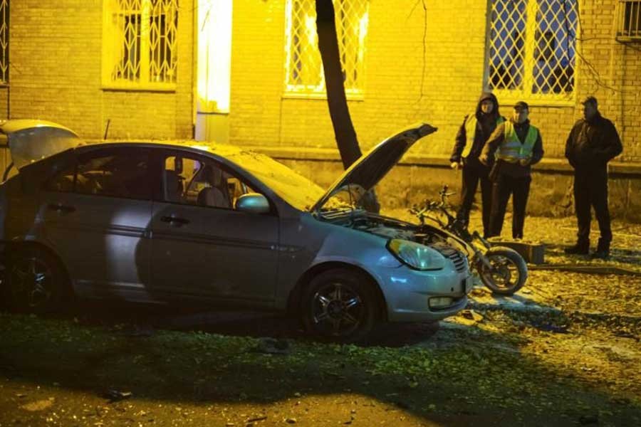 Investigators work at the site of a car explosion in central Kiev, Ukraine October 25, 2017. (REUTERS photo)