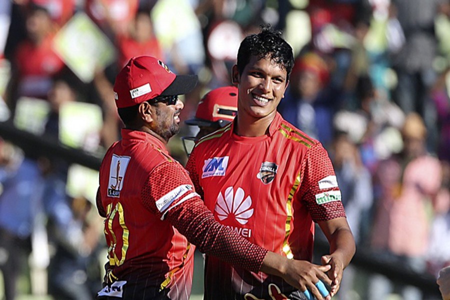 Comilla Victorians Mohammad Saifuddin celebrates with teammates after taking wicket during the match between Comilla Victorians and Chittagong Vikings in the 5th BPL T20 at the Sylhet International Cricket Stadium in Sylhet on Tuesday.	— bdnews24.com