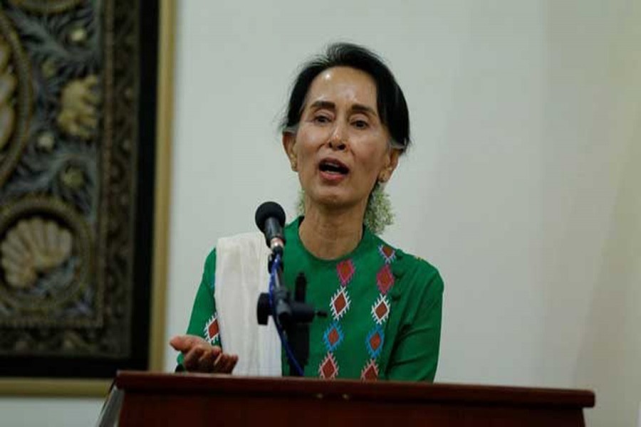 Aung San Suu Kyi talks to media during a news conference after she met with US Secretary of State Rex Tillerson at Naypyitaw, Myanmar November 15, 2015. Reuters