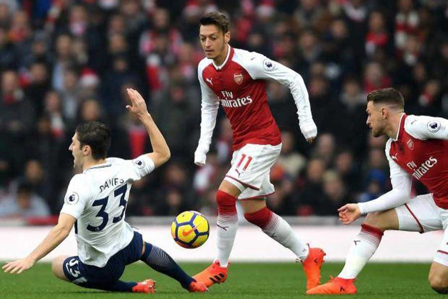 Arsenal beat Tottenham in crucial match