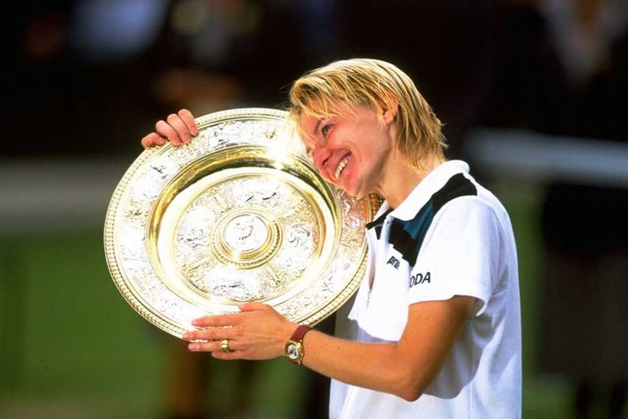 Former Wimbledon champion Novotna dies