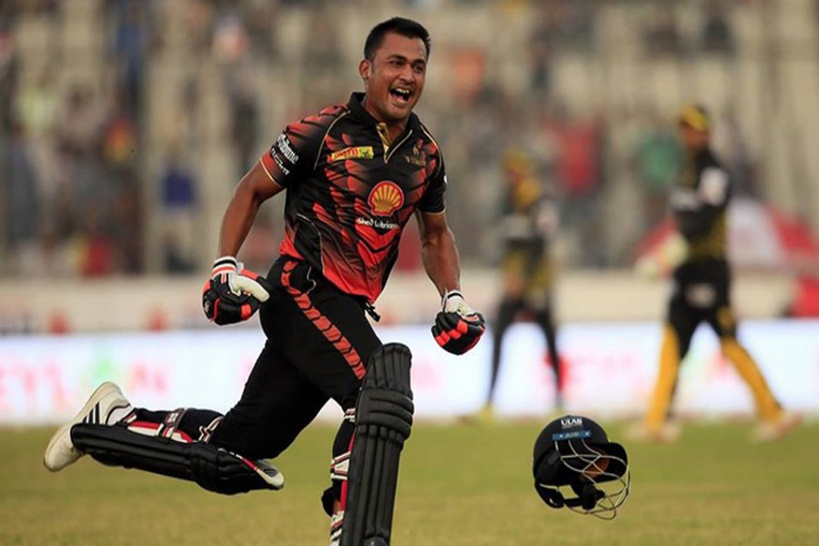 Khulna Titans' Ariful Haque celebrates after winning the match against Rajshahi Kings in the 5th BPL T20 at the Sher-e-Bangla National Cricket Stadium at Mirpur in the city on Tuesday.	— bdnews24.com