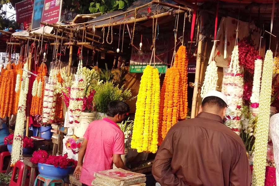 A flower shop at Shahbagh.