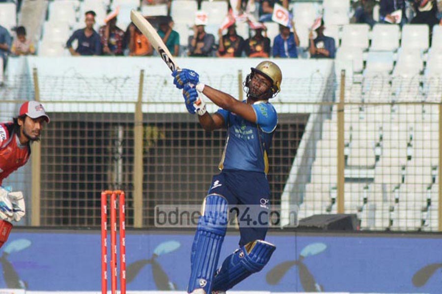 Dhaka Dynamites' Evin Lewis plays a shot during the match between Dhaka Dynamites and Chittagong Vikings in the 5th BPL T20 at the Zahur Ahmed Chowdhury Stadium in Chittagong on Monday. 	— bdnews24.com