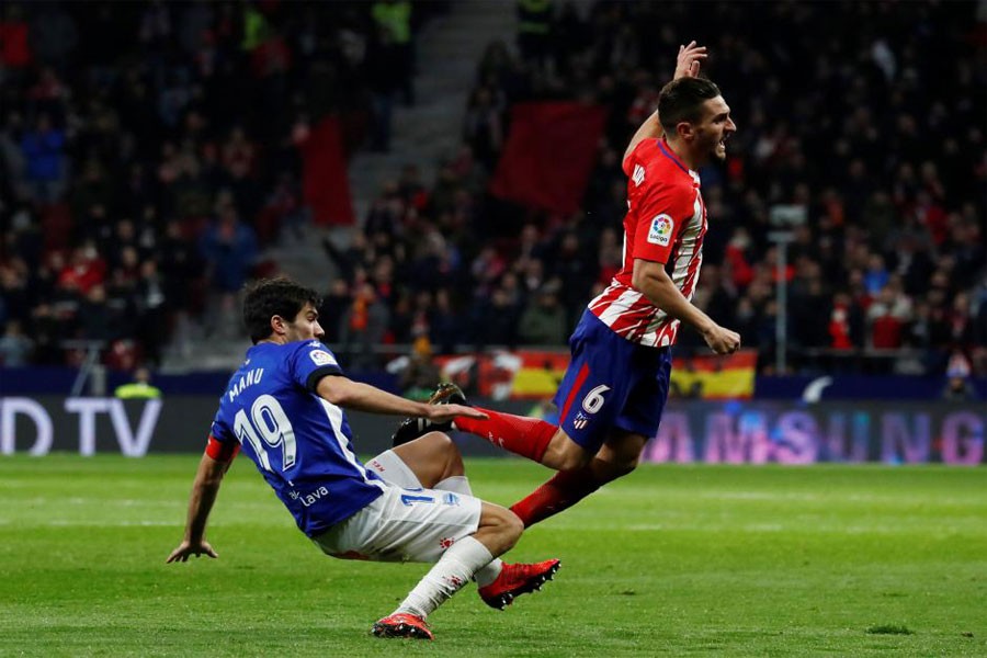 La Liga Santander - Atletico Madrid vs Deportivo Alaves - Wanda Metropolitano, Madrid, Spain - December 16, 2017. Atletico Madrid's Koke in action with Alaves’ Manu Garcia. (Reuters Photo)