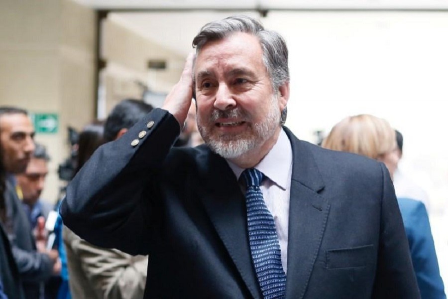 Senator Alejandro Guillier is seen inside at the Chilean congress in Valparaiso, Chile September 27, 2016. Picture taken September 27. Reuters