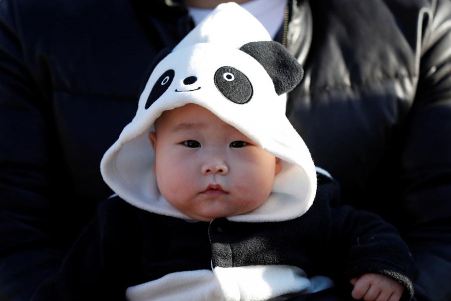 Japan births fall record low