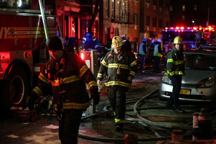 Fire Department of New York (FDNY) personnel work on the scene of an apartment fire in Bronx, New York, December 28, 2017. Reuters.