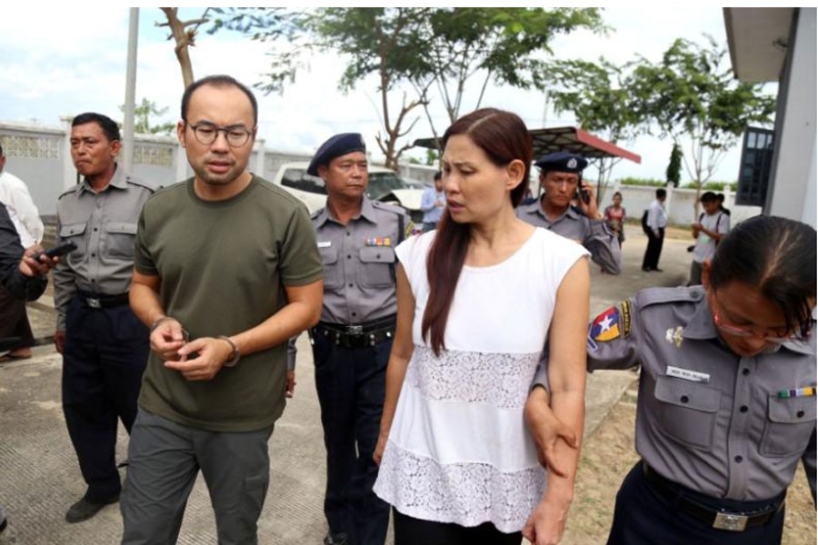 Cameraman Lau Hon Meng from Singapore (L) and reporter Mok Choy Lin from Malaysia arrive for their first appearance in the court,Myanmar November 10, 2017. Reuters.