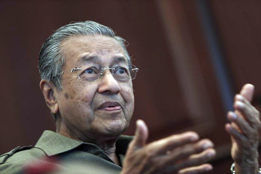 Malaysia's opposition names  Mahathir as PM candidate