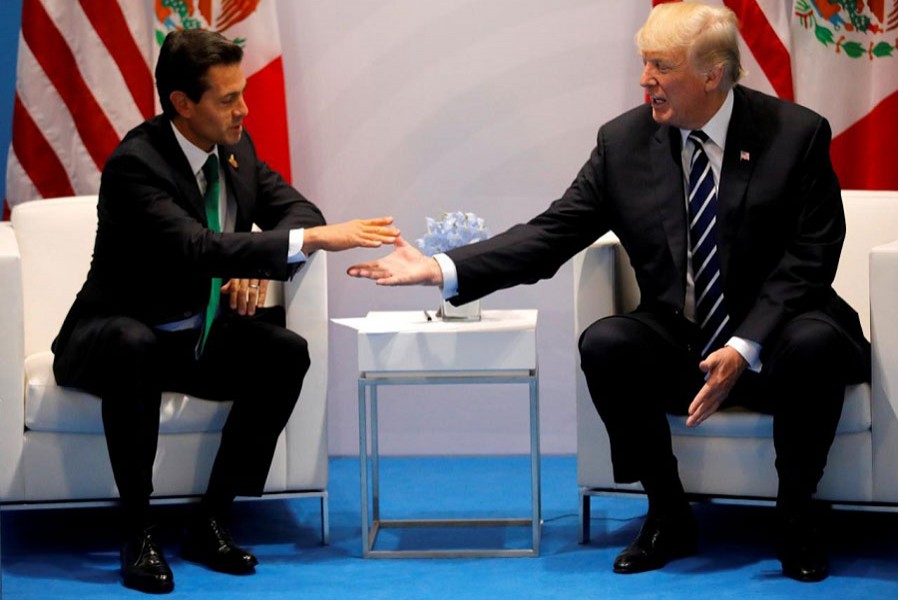 US President Donald Trump shakes hands with Mexico's President Enrique Pena Nieto during the bilateral meeting at the G20 summit in Hamburg, Germany July 7, 2017. Reuters/File Photo