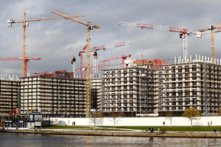 A construction site at the river Spree is pictured in Berlin, Germany November 27, 2017. Reuters/File Photo