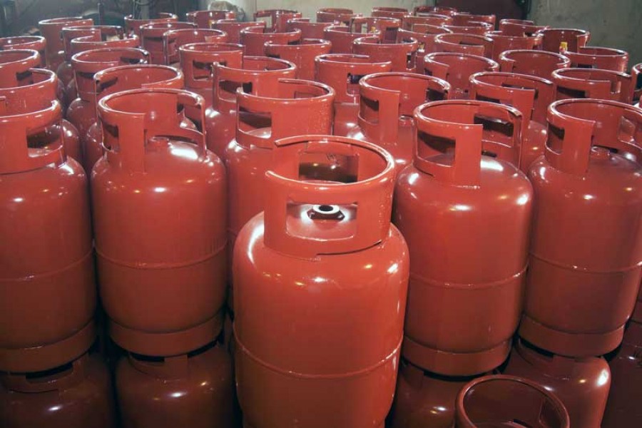 LPG price policy falls apart, people paying steep