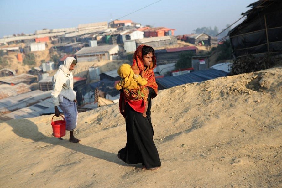 Rohingya refugees walk at Jamtoli camp in the morning in Cox's Bazar, Bangladesh, January 22, 2018. Reuters