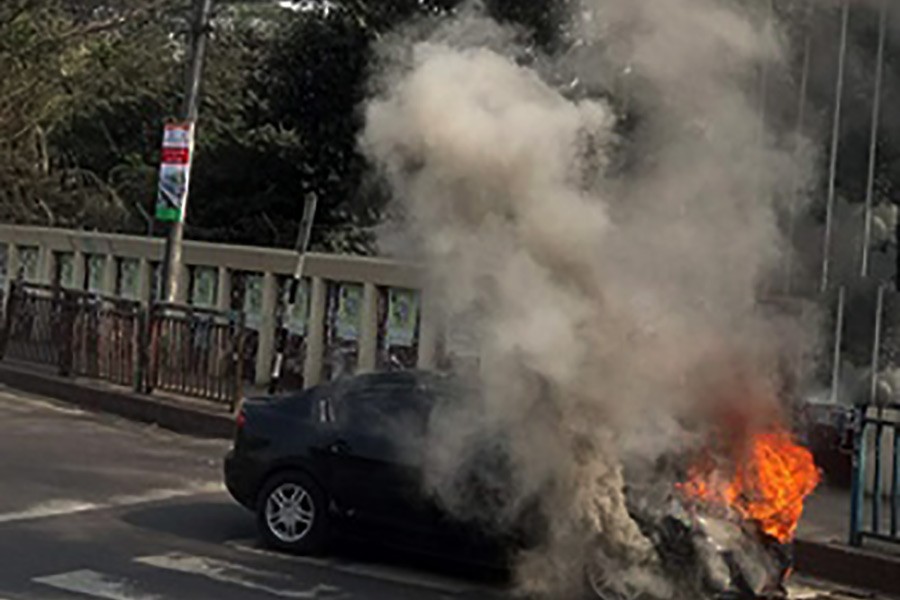 Lawmaker's car catches fire in Dhaka