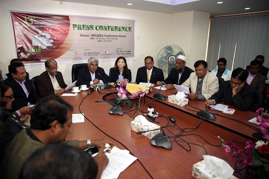 BPMEA President Jashim Uddin addressing a press conference in city on Monday. (FE Photo)