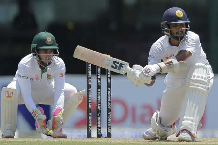 Lankans going strong defying hosts in first innings