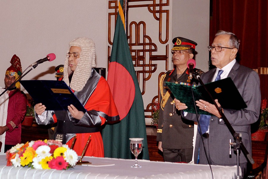 New chief justice takes oath