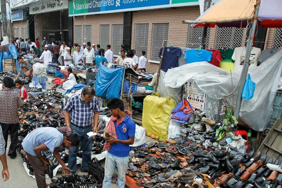 Maximum makeshift shops in Dhaka remain closed on Friday