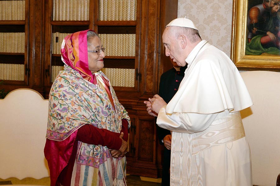 Prime Minister Sheikh Hasina meets Pope Francis in Vatican City on Monday. -Focus Bangla Photo