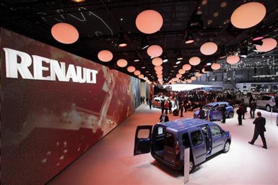 Visitors walk around the exhibition stand of Renault during the first media day of the Geneva Auto Show at the Palexpo in Geneva March 5, 2013. Reuters/File Photo