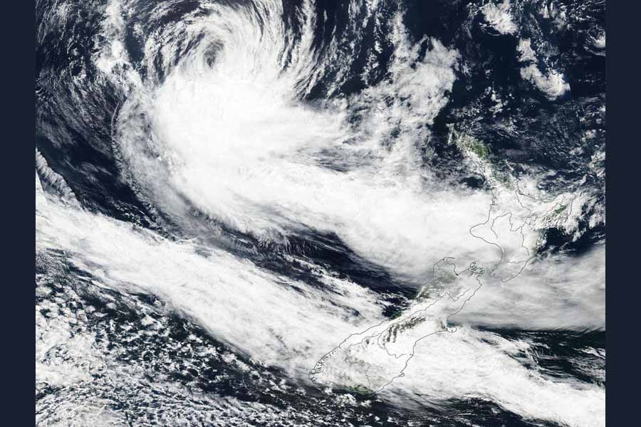 Cyclone pummels New Zealand, Christchurch declares state of emergency