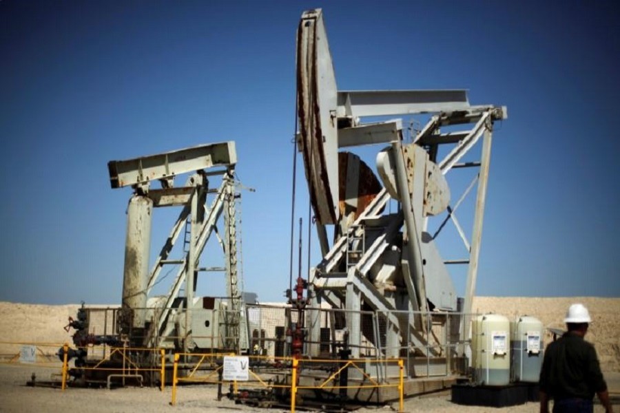 Pump jacks drill for oil in the Monterey Shale, California, US on April 29, 2013. Reuters/File Photo