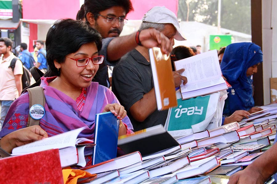 Huge crowd at Amar Ekushey Book Fair at Suhrawardy Udyan area in Dhaka on Wednesday. -Focus Bangla Photo