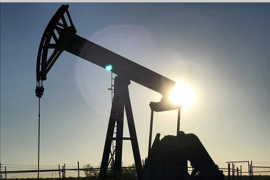 An oil pump is seen operating in the Permian Basin near Midland, Texas, US, May 3, 2017. Reuters/File Photo