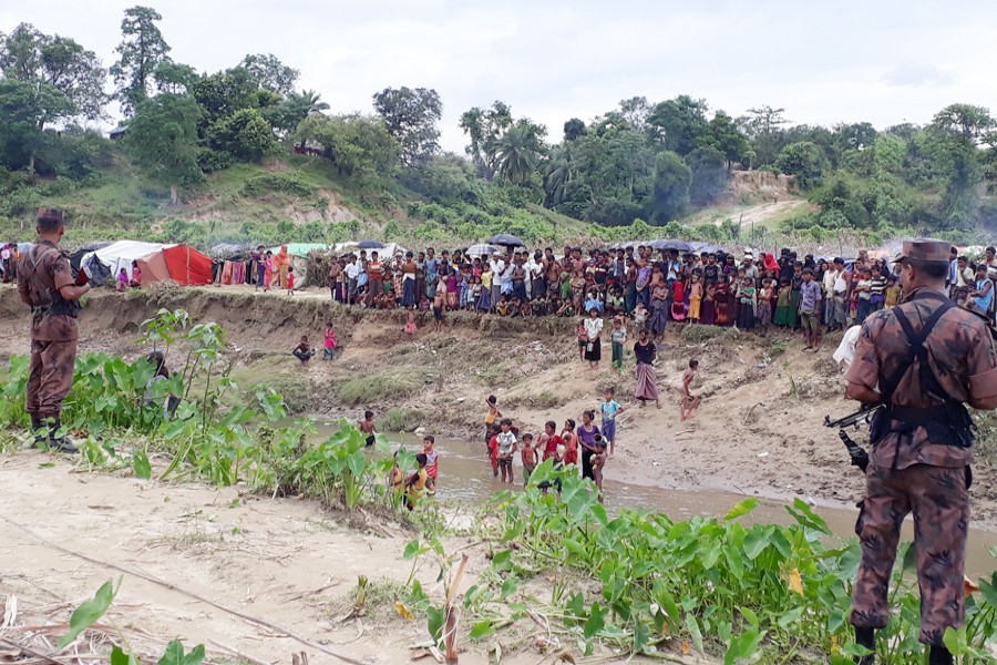 Tension has gripped the Rohingya refugees who have taken shelter in the Tambru no-man's land area as Myanmar Army again took position on the Bangladesh-Myanmar border in Naikkhonchhari upazila of Bandarban district on Monday. 	— FE Photo