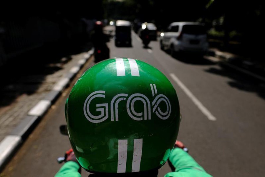 A Grab motor driver is seen in a street in Jakarta, Indonesia, February 13, 2017. Reuters/File Photo