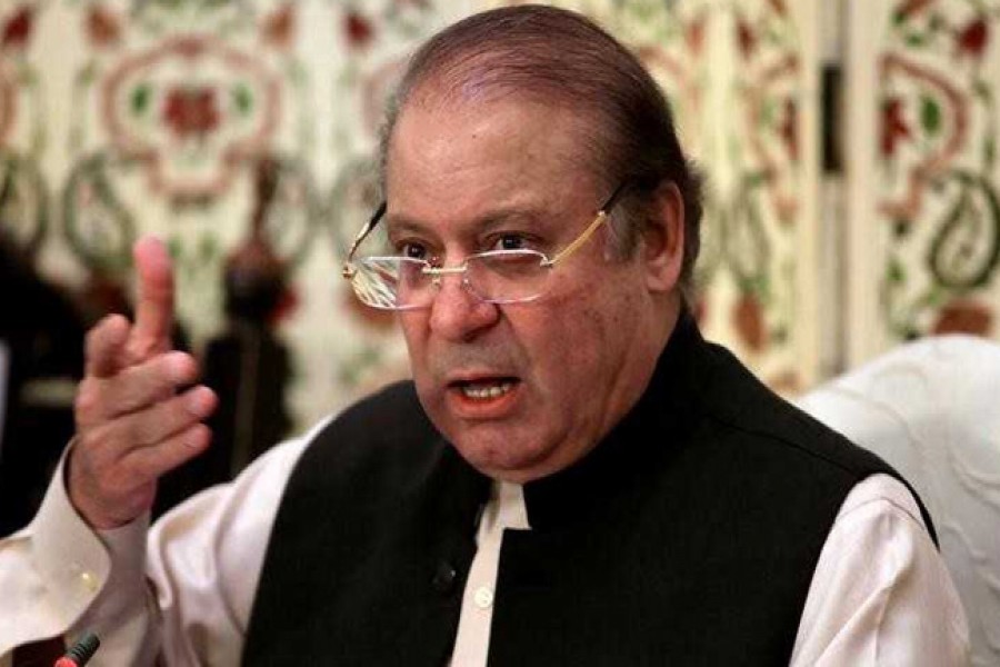 Student throws shoe at ex Pak PM Nawaz Sharif