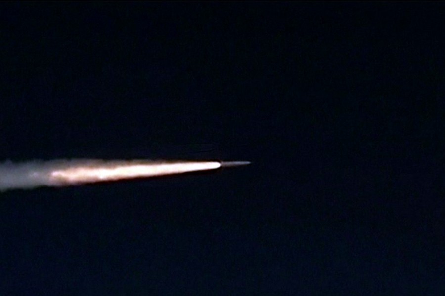 Russia test-fires hypersonic missile