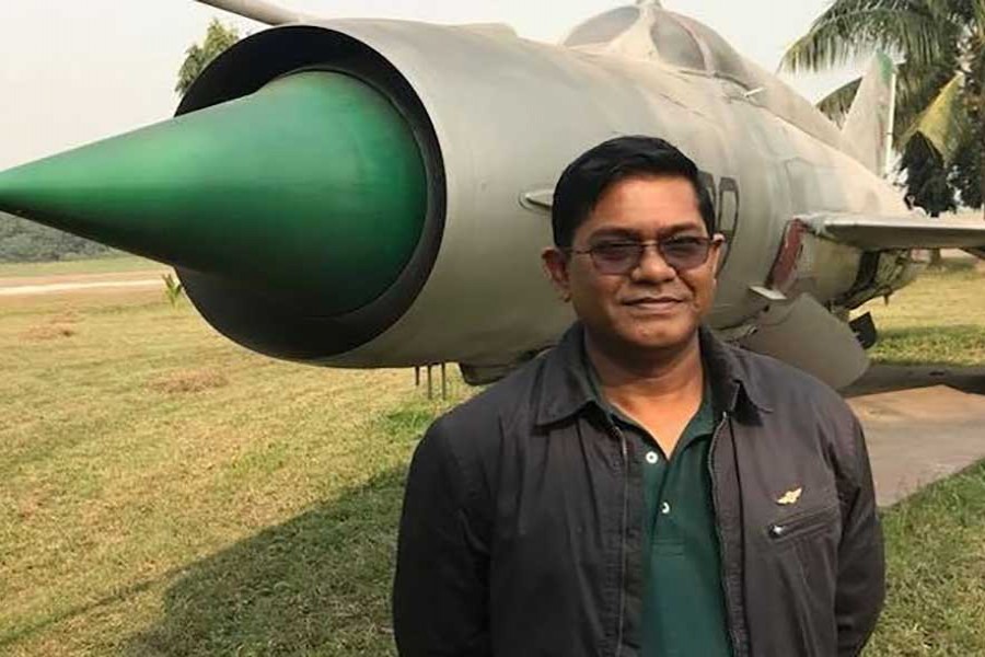 Pilot survives US-Bangla plane crash, co-pilot dies