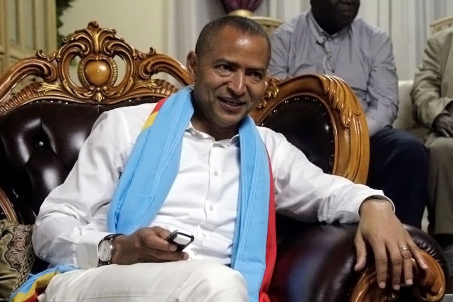 Democratic Republic of Congo’s opposition Presidential candidate Moise Katumbi talks to his supporters after leaving the prosecutor’s office in Lubumbashi, the capital of Katanga province of the Democratic Republic of Congo, May 11, 2016. Reuters.