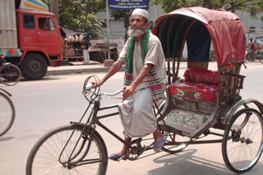 IDRA, Green Delta bring 1,000 rickshaw pullers under insurance coverage