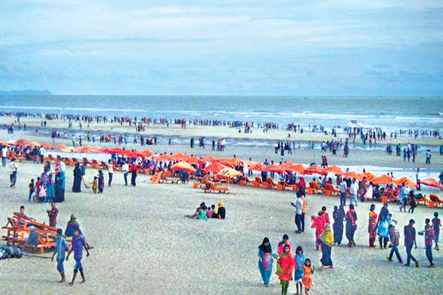 Baishakh tourists throng Cox’s Bazar beach