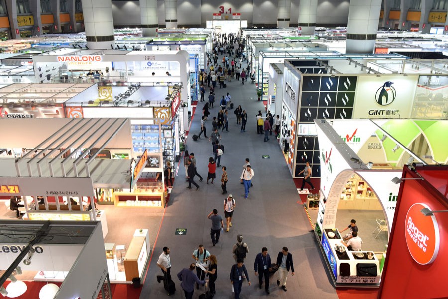 People visit the China Import and Export Fair, also known as the Canton Fair, in Guangzhou, south China's Guangdong Province, Oct 27, 2017. Xinhua/File Photo