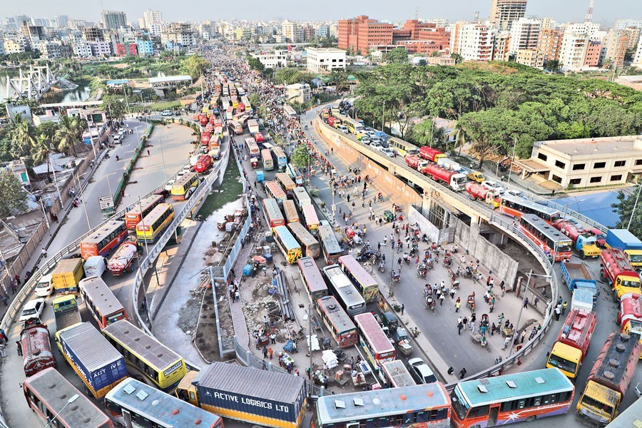 Representational image: Vehicles standing in gridlock following private university students' blockade of Pragati Sharani in the capital on Tuesday, demanding reform in the quotas for government jobs. FE/Files