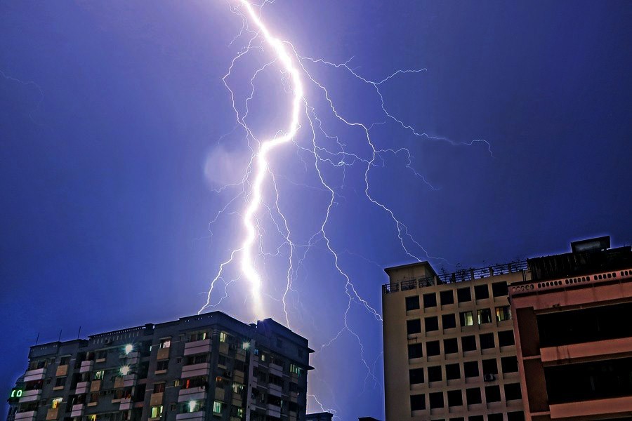 Lightning kills eight in four districts