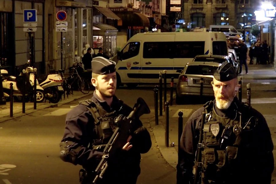 Police guard the scene of a knife attack in Paris, France May 12, 2018. Reuters.