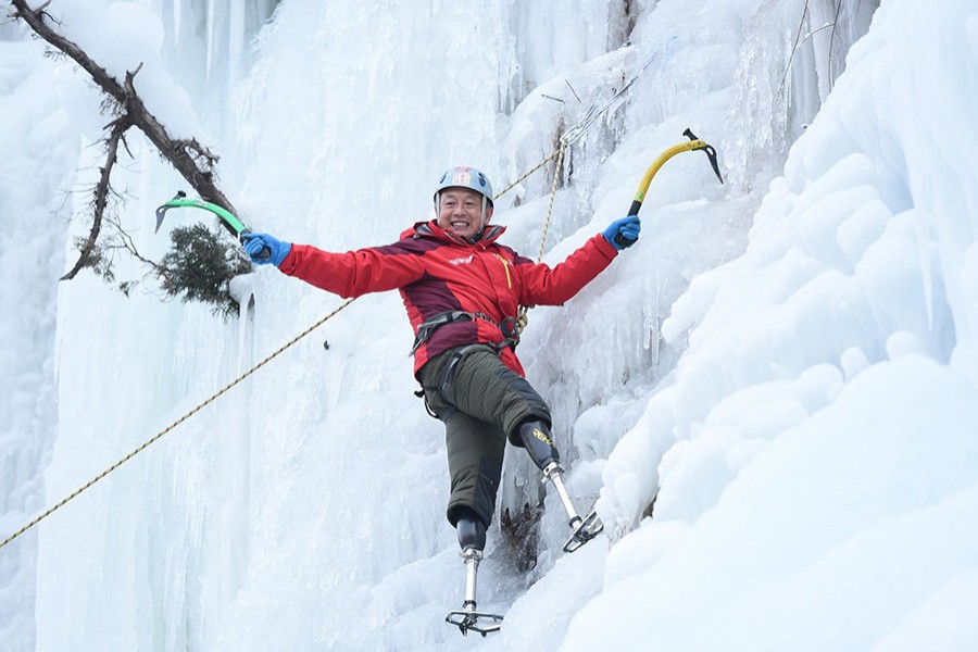 In 1975, Xia Boyu handed his sleeping bag to a suffering teammate - and lost both feet to frostbite. Photo courtesy: Everest Today