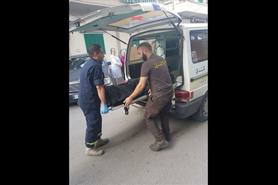 Civil Defense personnel transporting the bodies of one of Bangladeshi victims who perished in a house fire on Monday. Photo courtesy: The Daily Star, Lebanon