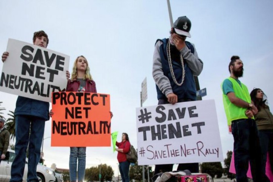 Supporters of Net Neutrality protest the Federal Communications Commission’s (FCC) recent decision to repeal the program in Los Angeles, California, US, November 28, 2017. Reuters/Files