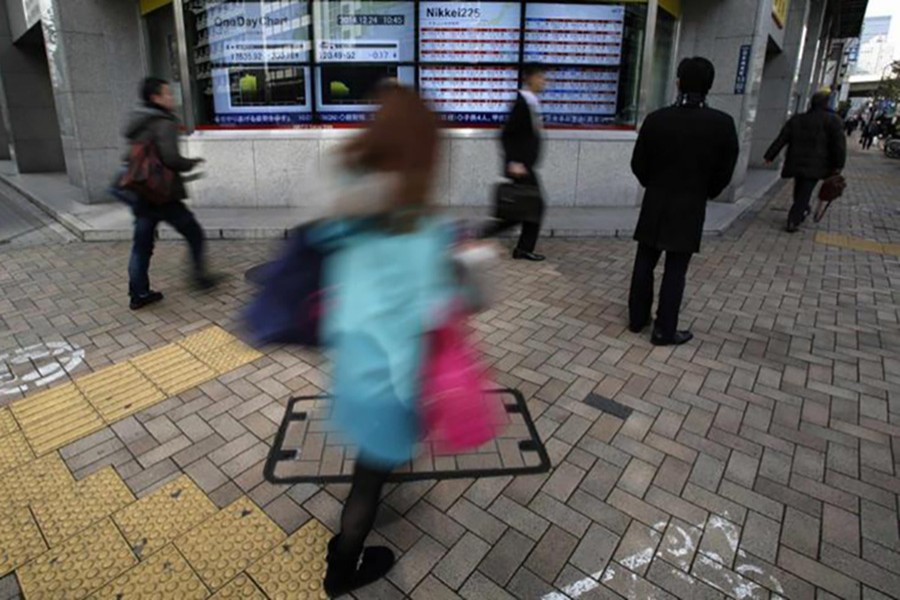 Japanese shares give up initial gains